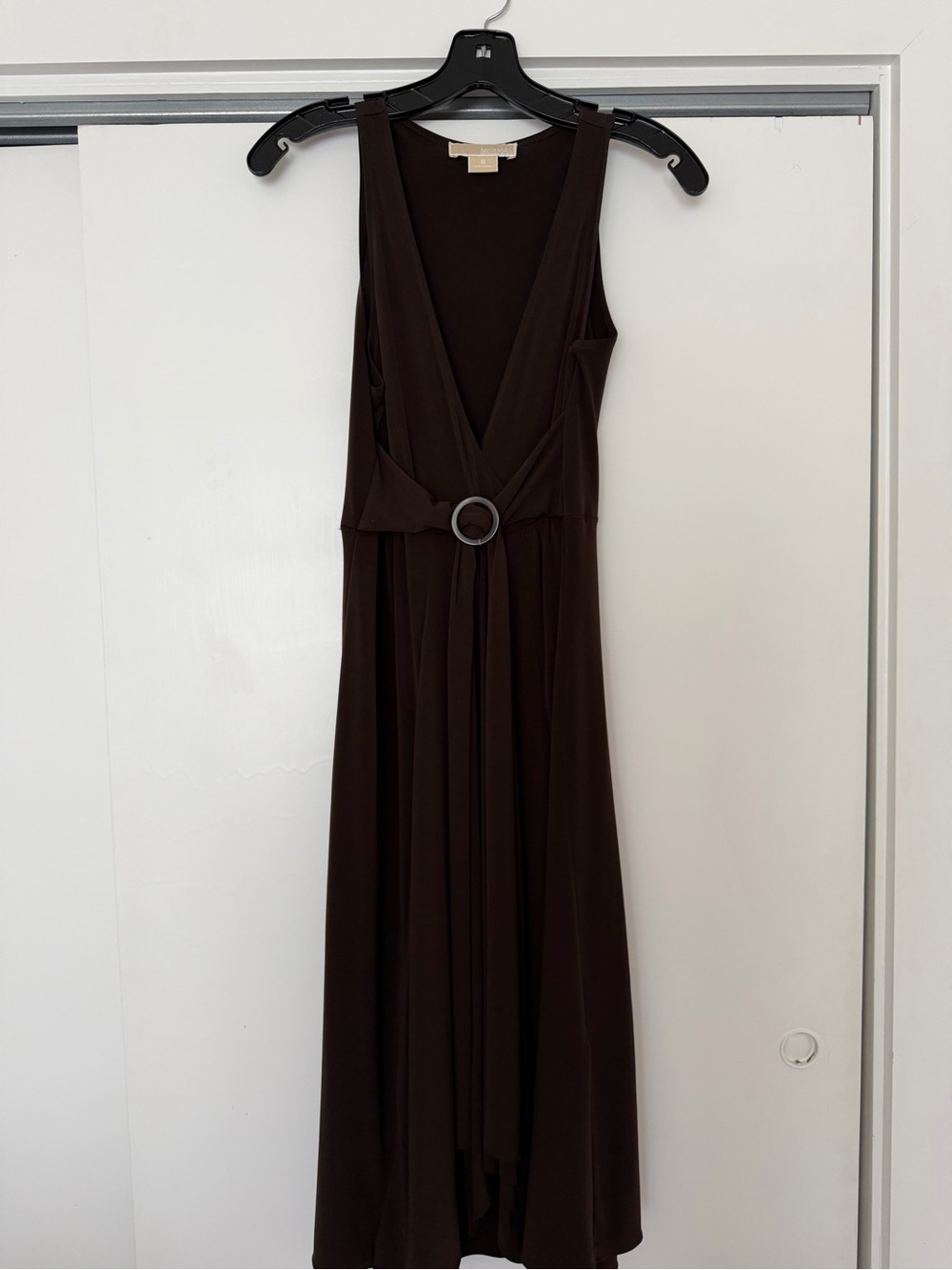 Michael Kors Brown Sleeveless V-Neck midi Dress with Ring Waist. Jersey material